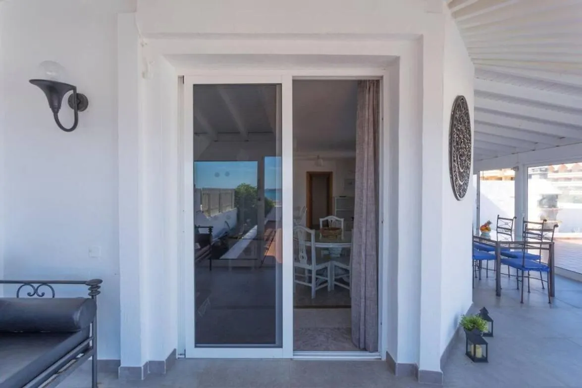 Corralejo Beachfront Villa Remos: Lobos Island View & Private Pool