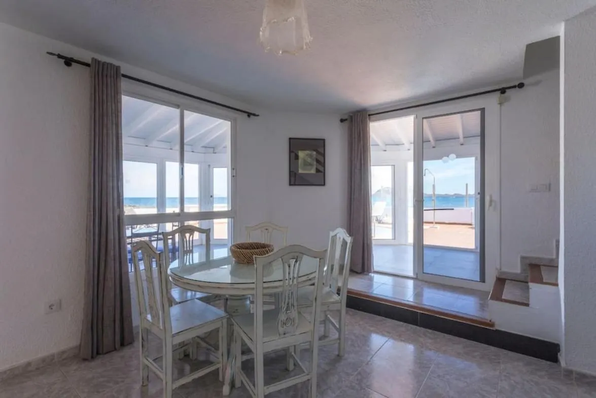 Corralejo Beachfront Villa Remos: Lobos Island View & Private Pool Spain