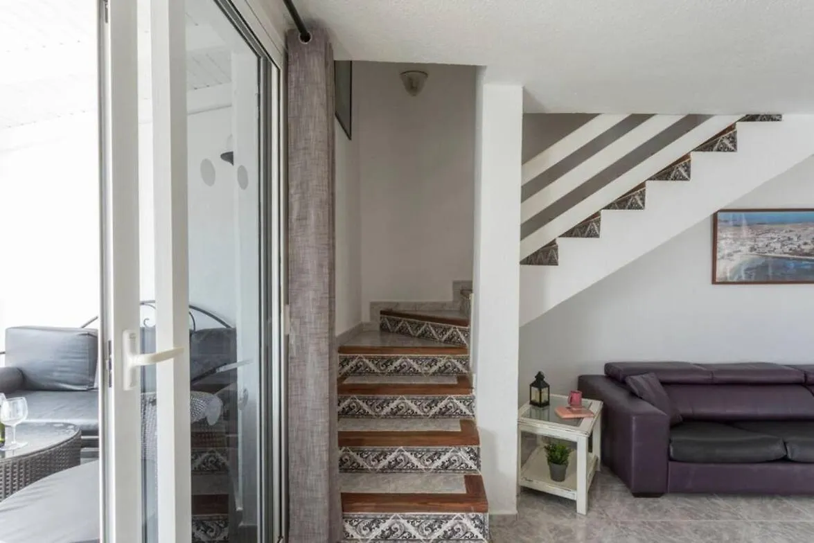 Corralejo Beachfront Villa Remos: Lobos Island View & Private Pool