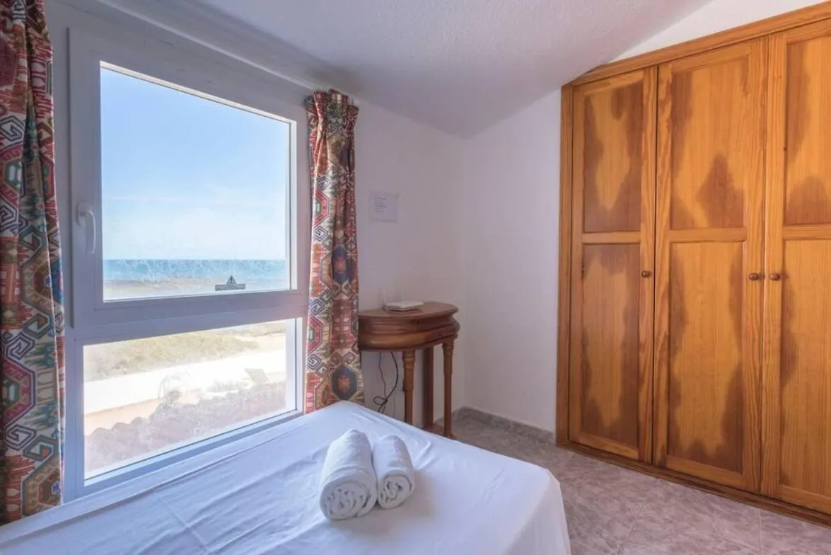 Corralejo Beachfront Villa Remos: Lobos Island View & Private Pool
